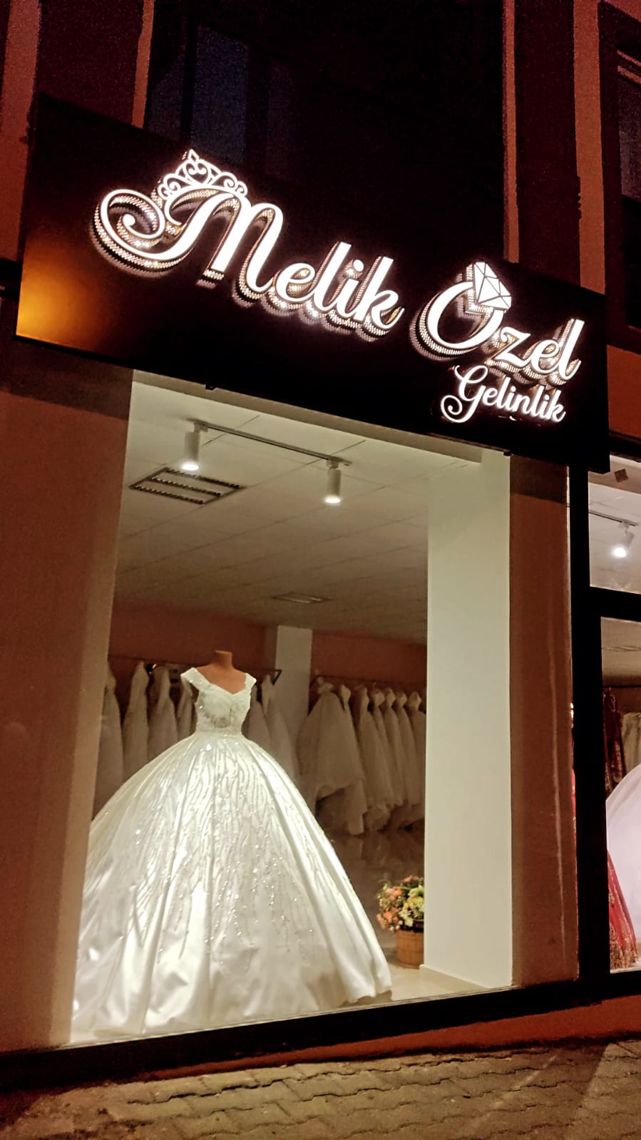 Melik Özel Gelinlik Mağazası kır düğünü mekanı — Merkez