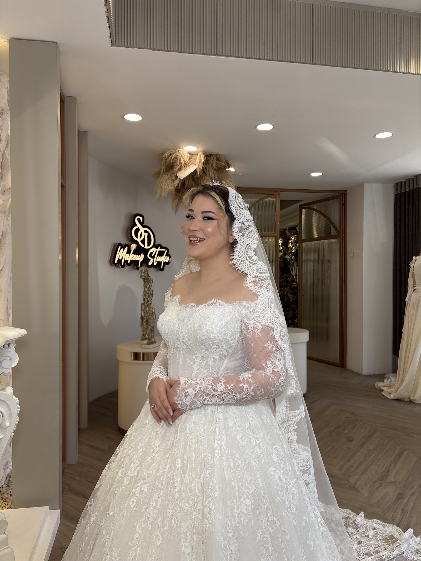 Şaziye Demirli Bridal & Makeup Studio
